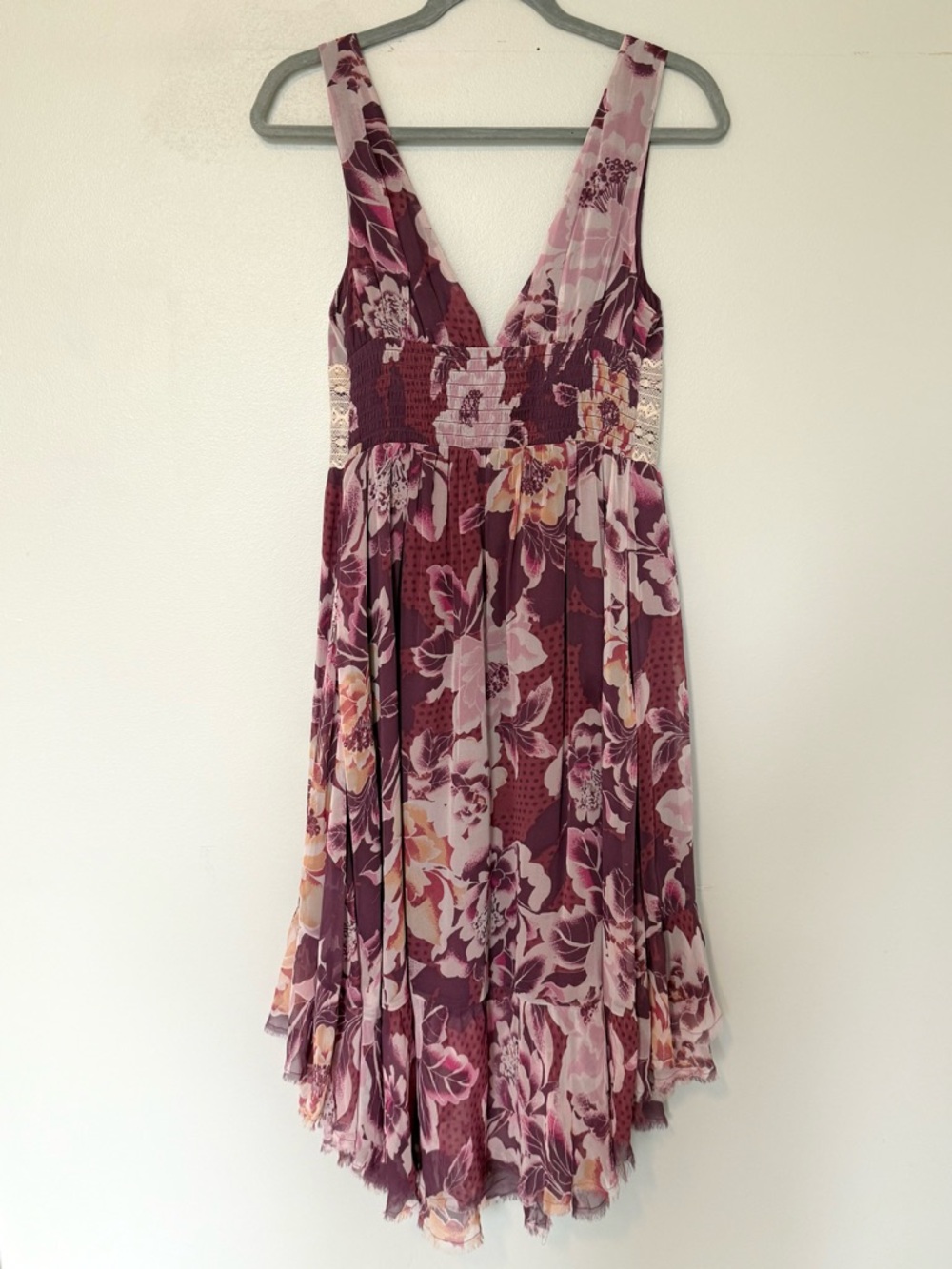 Free People Floral Lace Boho Midi Dress Size 6 Purple Pink Tiered Ruffle V Neck - Picture 4 of 12